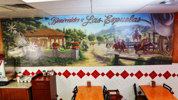 Las Espuelas inside