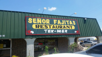 Señor Fajitas outside