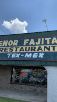 Señor Fajitas outside