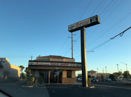 Roberto's Taco Shop outside