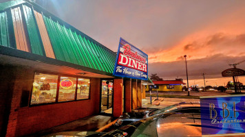 Boulevard Diner outside