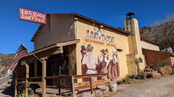 Los Ojos Saloon outside