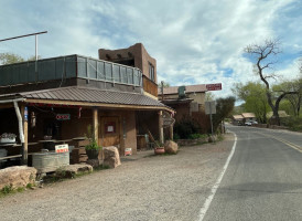 Los Ojos Saloon outside