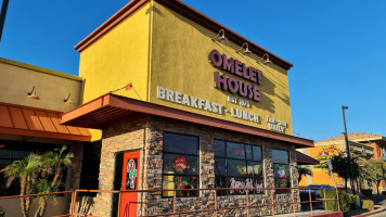 Omelet House food