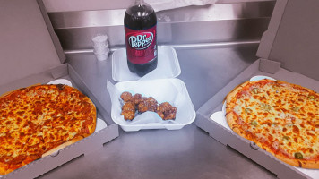 Red's Pizzeria food