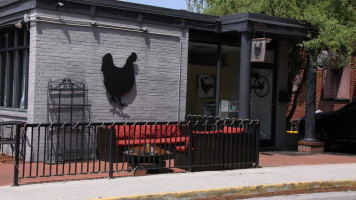 The Black Hen outside