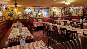 Buca Di Beppo Italian food