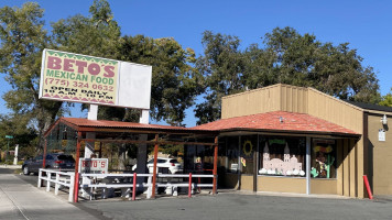 Beto's Taqueria inside