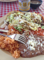 Beto's Taqueria food