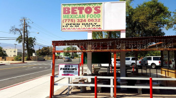 Beto's Taqueria food