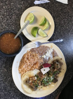 Beto's Taqueria food