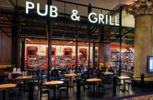 Gordon Ramsay Pub Grill inside