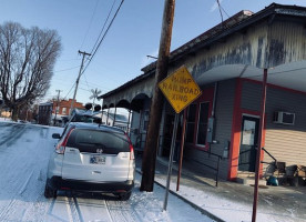 Midtown Diner In New Po outside