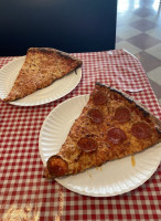 Giovanni's Pizzeria food