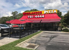 Highlander Pizza outside