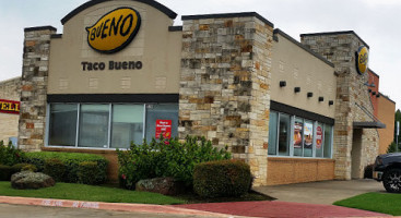 Taco Bueno outside