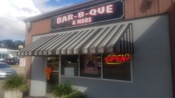 2 Dukes Barbque outside