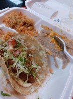 Roberto's Taco Shop food