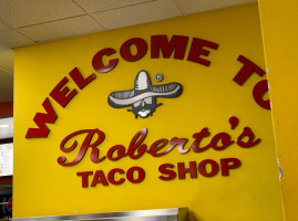 Roberto's Taco Shop outside