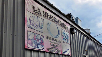 La Herradura outside