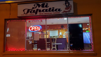 Mi Tapatia outside