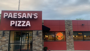 Paesan's Pizza outside