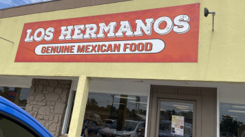 Tacos Los Hermanos outside