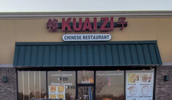 Kuai Zi outside