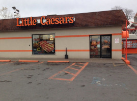 Little Caesars Pizza outside