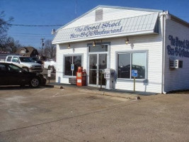 The Wood Shed Bar-b-q Restaurant outside