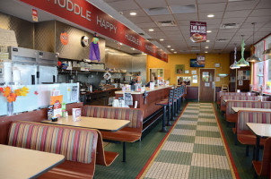 Huddle House inside