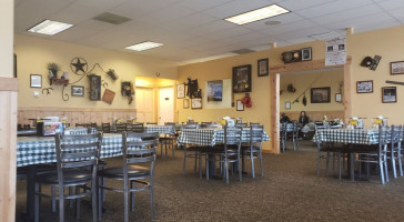 Idaho Pizza Company inside