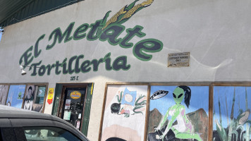 El Metate Tortilleria outside