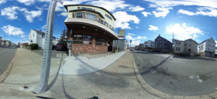 Marcucci's Bakery outside