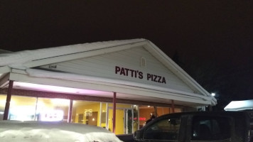 Patti's Pizza outside