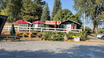 Apple Pantry Farm outside