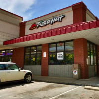 Pizza Hut outside