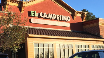 El Campesino outside