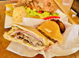 El Ambia Cubano Cuban food