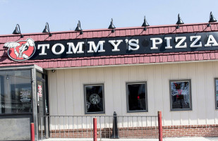 Tommy's Pizza food