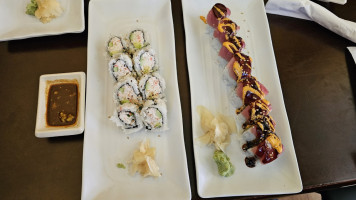 Izmi Sushi food