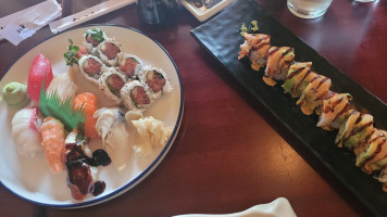 Izmi Sushi food