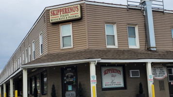 Skippereno's Italian outside