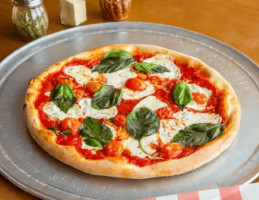 Pino's Pizza food