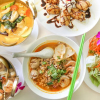 Thonglor Thai Bistro food