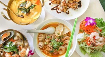 Thonglor Thai Bistro food