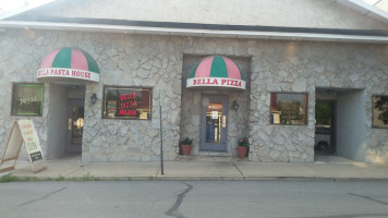 Bella Pizza And Pasta House food