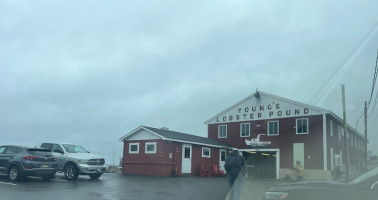 Young's Lobster Pound food