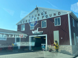 Young's Lobster Pound outside