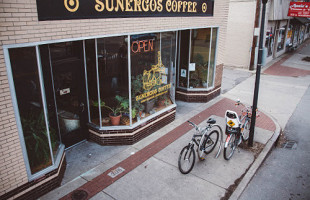 Sunergos Coffee outside